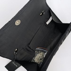 Plissee-Schultertasche metallic schwarz
